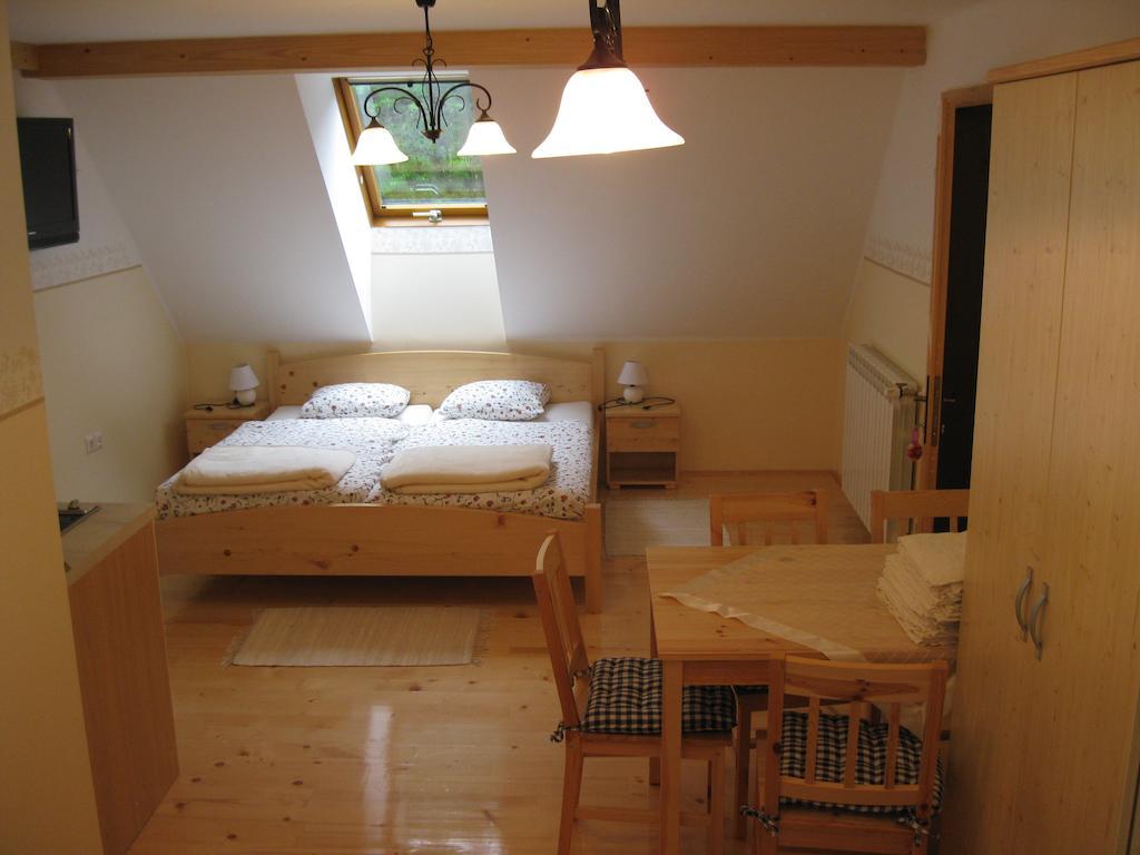 Farmhouse Stiftar โซลกาวา ห้อง รูปภาพ